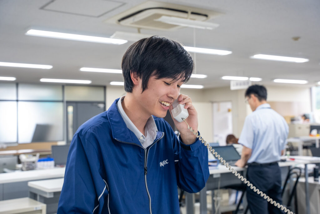 社内業務は真剣